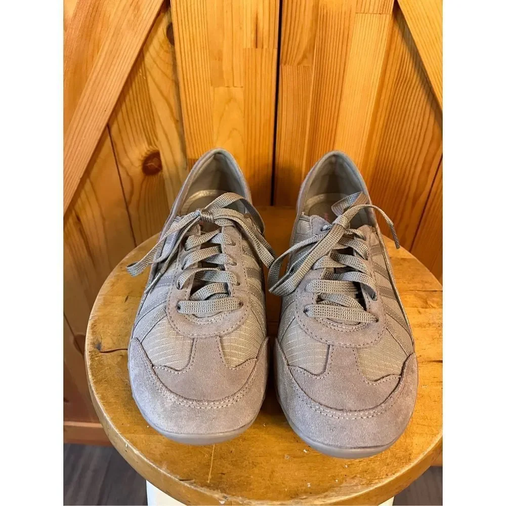 Skechers Women's Light Gray Athletic Sneakers